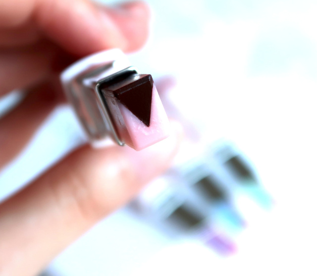 (ลด 45%) Laneige Two Tone Tint Lip Bar 2g # 8 Cherry Milk ลิปทูโทนผสานทินต์และบาล์มในสองเฉดสี สองเนื้อสัมผัส ให้คุณแต่งแต้มเรียวปากสไตล์ K-Beauty ให้น่ารักได้แบบไม่ต้องพยายาม