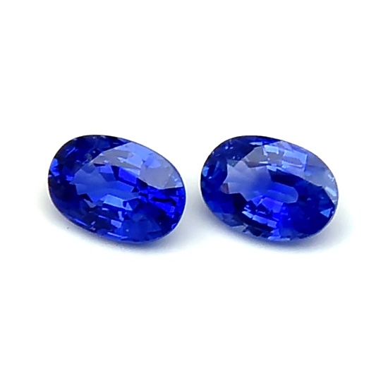 Couple Blue Sapphire พลอยไพลินรูปไข่คู่ มาบิล่า น้ำหนักรวม 1.37 กะรัต สีน้ำเงินหวานสวย สีน้า2 ความสะอาดมองตาเปล่าสะอาด 98%-99% ไฟดี เจียระไนสวย
