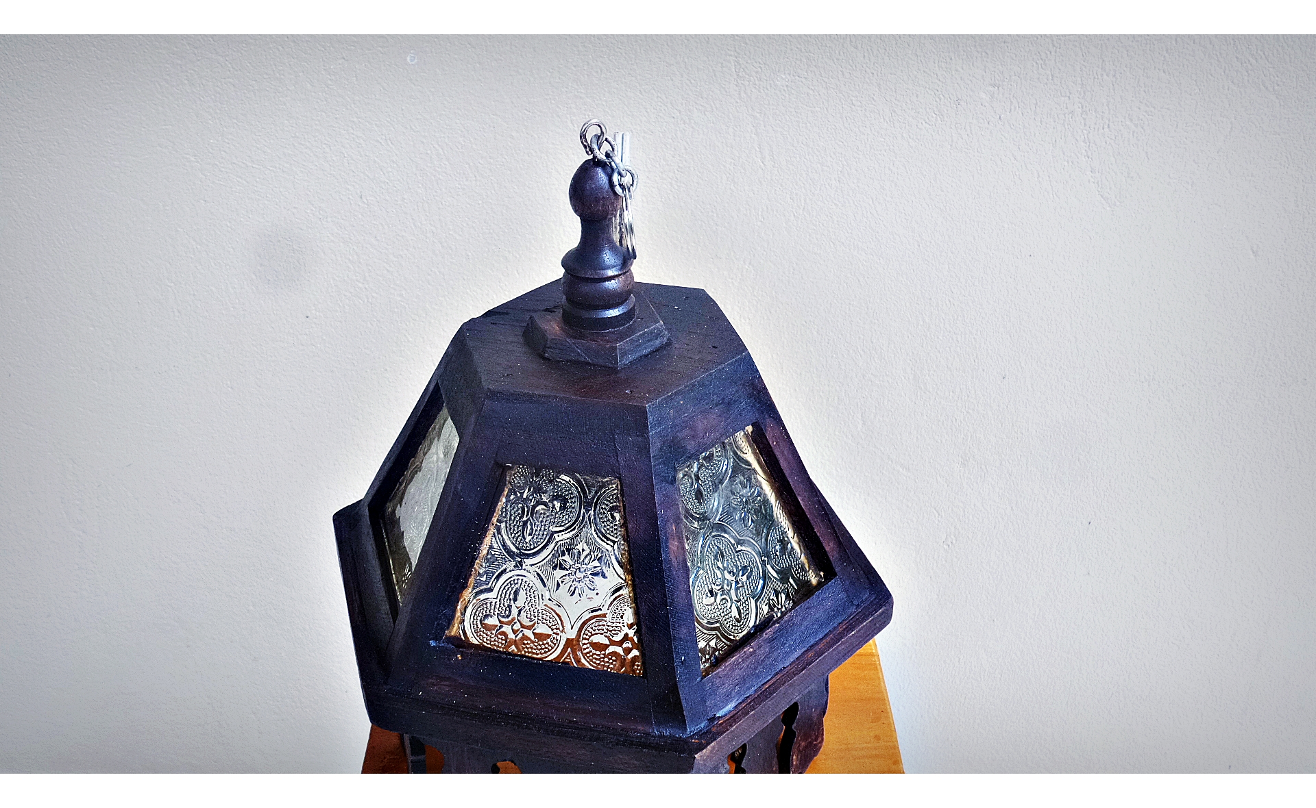 โคมไฟไม้สัก ทรง 6 เหลี่ยม กระรอบด้าน