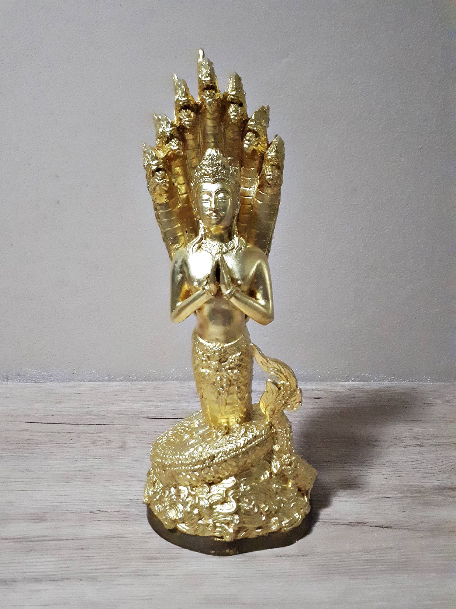 รูปหล่อ พญานาคราช ผู้ชาย ปางพรมมือ (ท่านปู่นาคา-ศรีสุทโธ) พญานาคปรก 7ตน 7เศียร โลหะทองเหลือง ปิดทอง (ขนาดบูชา สูง15นิ้ว) (ขายปลีก ขายส่ง)