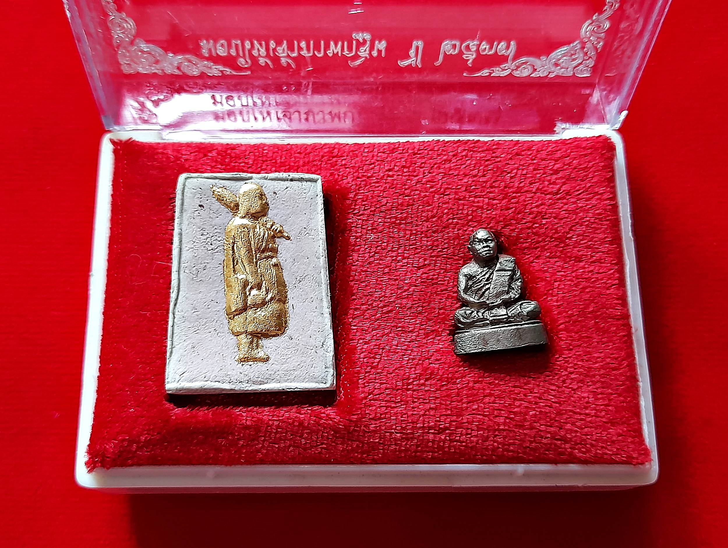 พระพุทธชินราช หลัง รูปเหมือน หลวงพ่อยงยุทธ ออกธุดงค์ ปิดทองเดิม เนื้องผง(เส้นผมเกศา พลอยเสก) + รูปหล่อ เต็มองค์ เนื้อโลหะ (ชุดกฐิน) ปี2537 #รับประกันแท้และทัน - หลวงพ่อยงยุทธ วัดเขาไม้แดง จ.ชลบุรี