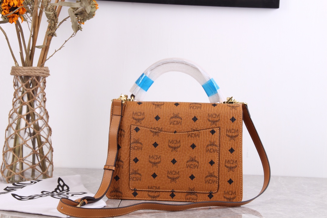 กระเป๋า mcm Patricia สะพายข้าง 10 นิ้ว