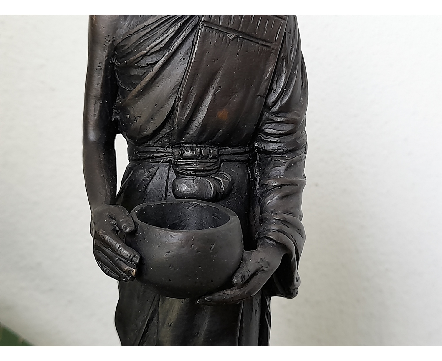 รูปหล่อ หลวงพ่อกวย วัดโฆสิตาราม(วัดบ้านแค) อุ้มบาตร ถือบาตร(มหาลาภ) (ขนาดบูชาสูง 9นิ้ว) เนื้อทองเหลืองโลหะ ฐานบรรจุมวลสารเก่าหลวงพ่อกวย ปี2561 งานกฐิน - #สร้างและปลุกเสกจากวัดโฆสิตาราม #รับประกันแท้