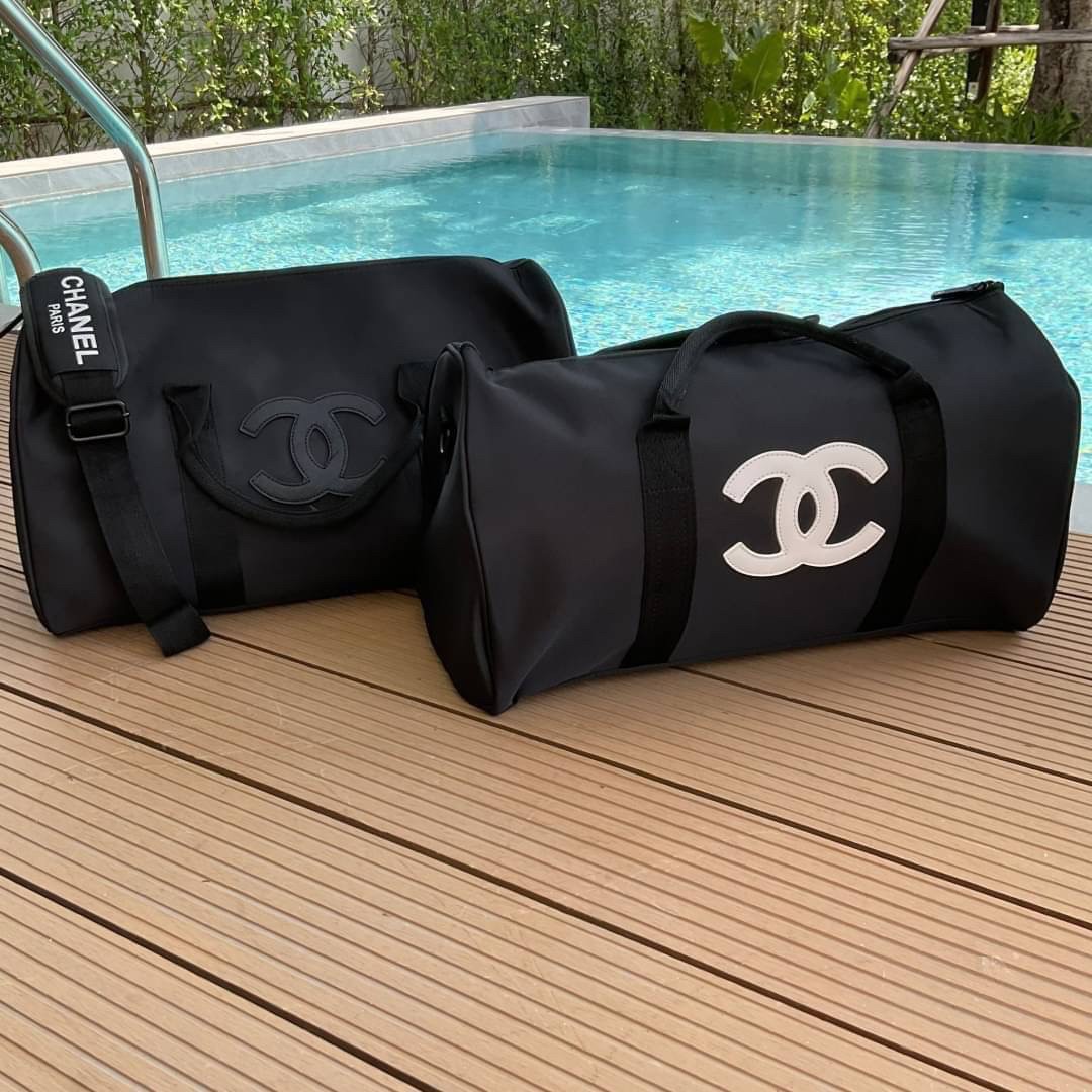 travel & fitness bag กับ Chanel VIP Gift Bag (แอดไลน์ก่อนสั่งซื้อ)
