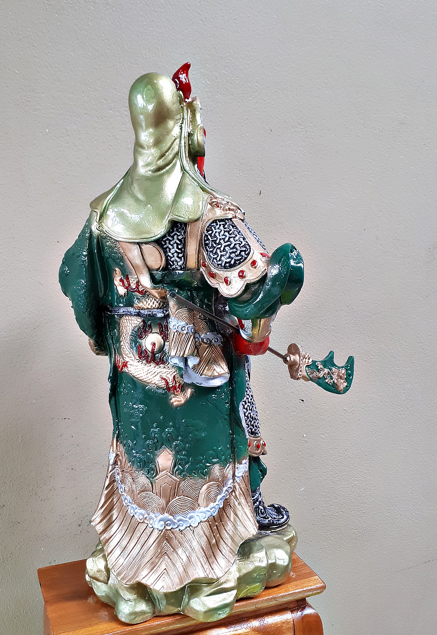 รูปหล่อ เซียน กวนอู ปางทรงยืน ถือง้าว เนื้อเรซิ่นลงสี (ขายปลีก ขายส่ง)