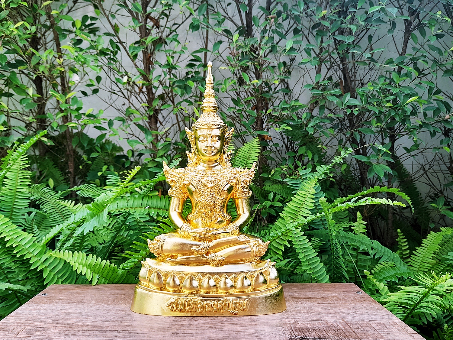 รูปหล่อ สมเด็จองค์ปฐม (พระพุทธรูป หลวงพ่อทองคำ ปางพระแก้วมรกต ทรงเครื่องพระจักรพรรดิ) (ขนาดพระบูชา หน้าตัก5นิ้ว) เนื้อโลหะทองเหลือง ปิดทองแท้ ปี2562 #รับประกันแท้ - หลวงพ่อเล็ก วัดท่าขนุน