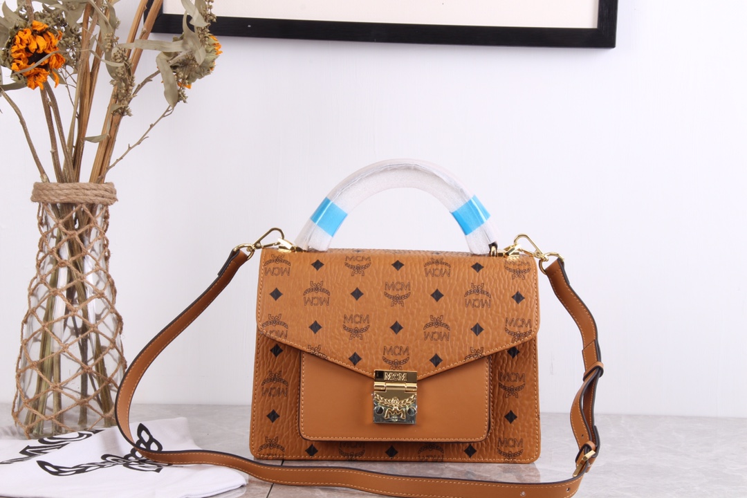 กระเป๋า mcm Patricia สะพายข้าง 10 นิ้ว