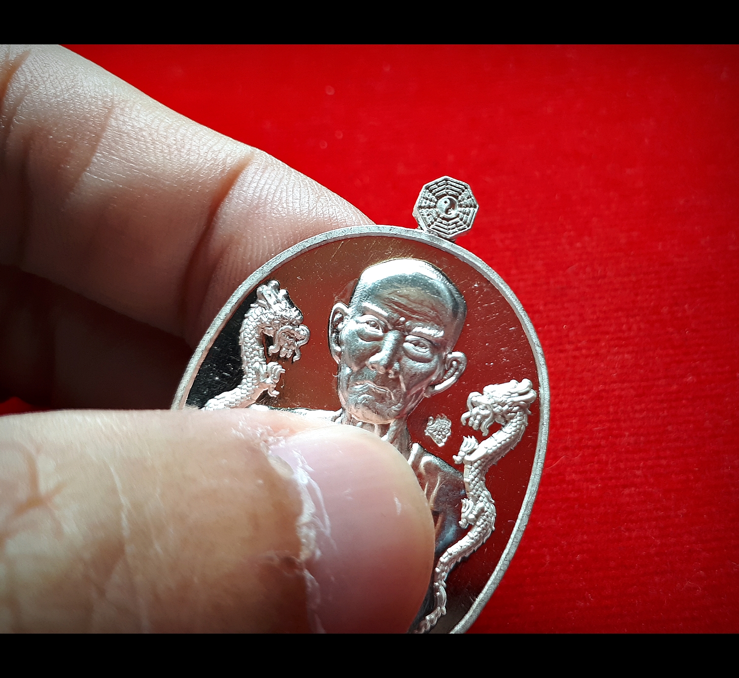 เหรียญมังกรคู่ อาแปะเซียนแปะโรงสี วัดศาลเจ้า ด้านหลัง ยันต์10กา และ ไฉ่ซิ้งเอี๊ยะ(ท้าวเวสสุวรรณ) เนื้อเงิน ปี2561