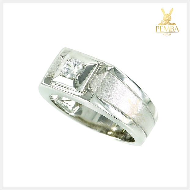 แหวนเพทายขาว สวยใสดั่งเพชรแท้ ดีไซน์เรียบๆ ดูดีมีสไตล์