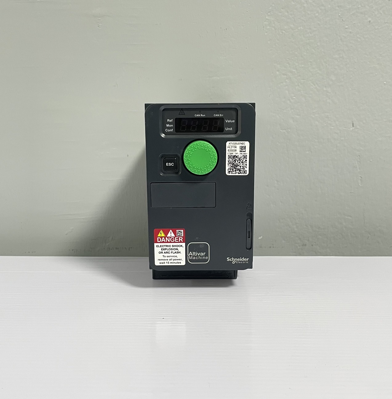 Schneider Inverter Model ATV320U07M2C 1HP / 0.75kW Input 1-Phase 220V Output 3-Phase 220V