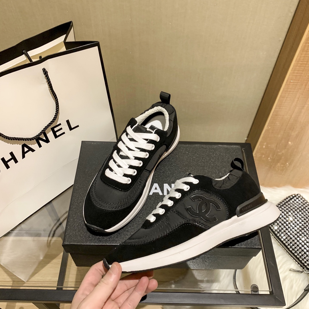 รองเท้า cn sneakers รุ่นใหม่ สอบถามไซส์ได้ค่ะสต็อคของเปลี่ยนตลอด