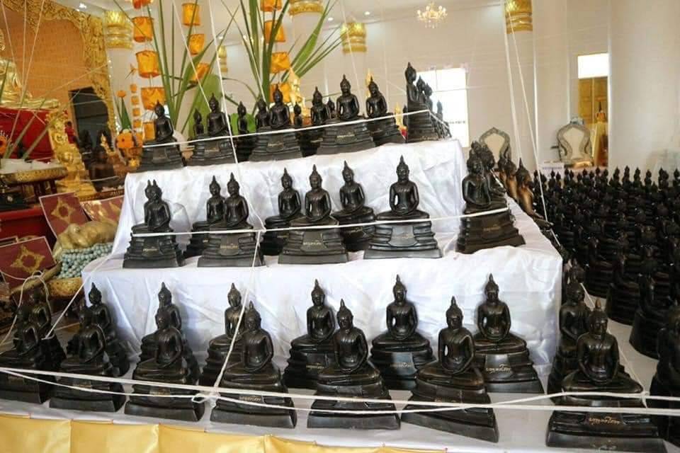 รูปหล่อ หลวงพ่อโสธร (หน้าตัก5นิ้ว) เนื้อทองเหลือ ปิดทองแท้ ฐานสีแดง ปี2560