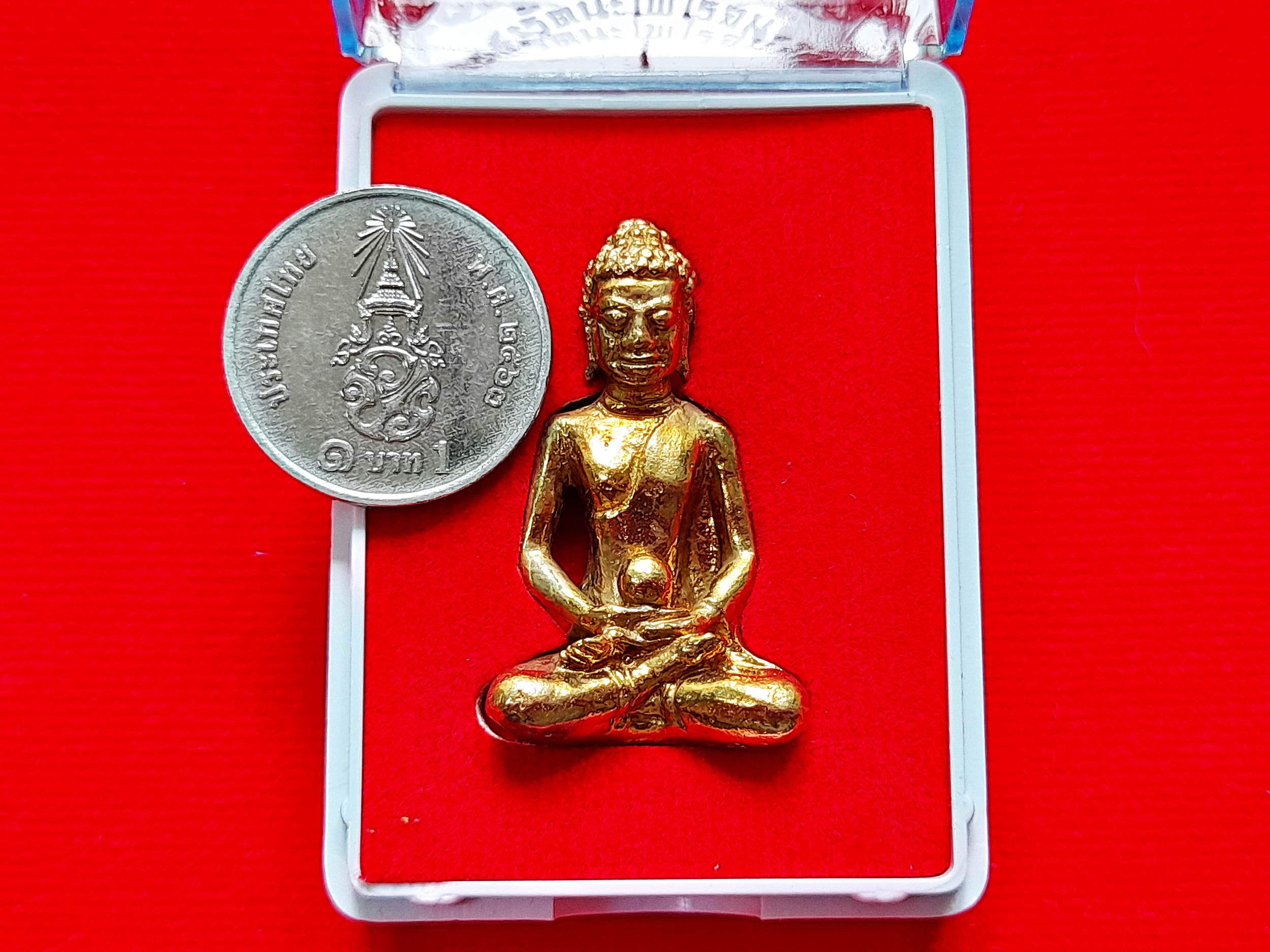 พระพุทธรัตนะไพโรจน์ ศิริทรัพย์ (ปลุกเสกพิธีสมโภชน์ ปลุกเสก พระพิชัยสงคราม) (ผสมชนวนทองคำ เงินมหาสะท้อน และ ไพลดำ) ปี2565 #รับประกันแท้