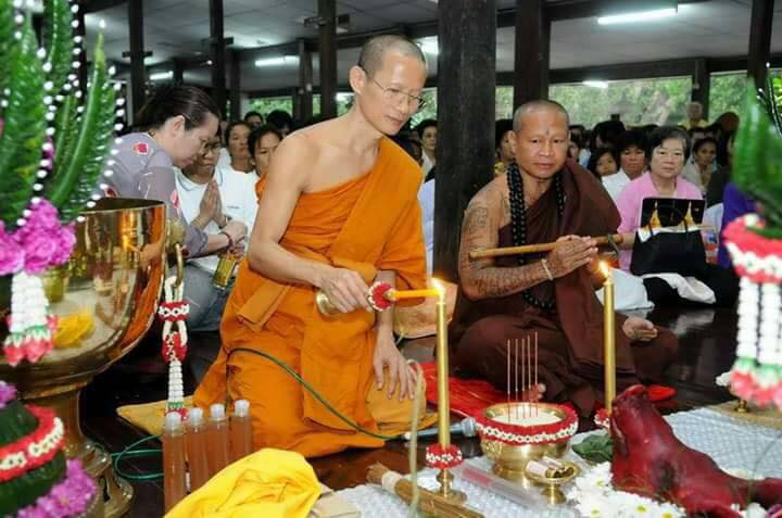 ลูกอมพิชัยมงคล (ปั้นจากเทียนชัยบวงสรวงเเละเทียนทำน้ำมนต์ทุกพิธีสำคัญ) ลูกใหญ่ ติดเเผ่นเงินจาร (เทียนชัย ชัยชนะ รุ่งเรือง สว่าง ปัญญา) #รับประกันแท้
