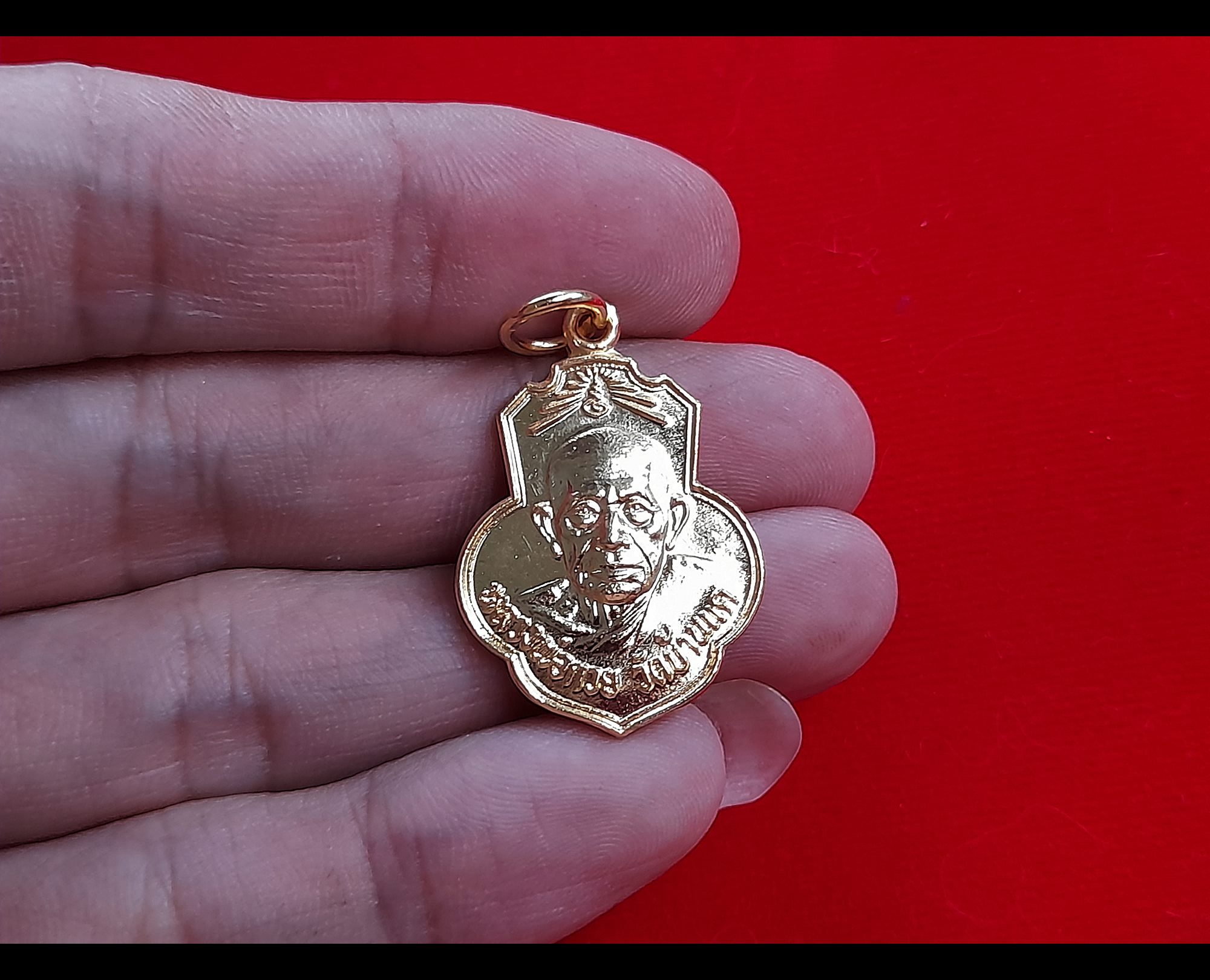 เหรียญ หลวงพ่อกวย วัดโฆสิตาราม หลังยันต์ครู ยันต์พระเจ้าอมโลก(นะโมพุทธายะ) เนื้อกะไหล่ทองคำ (หลังตอกโค็ด2จุด #อักษรจีน #ยันต์ดวงแก้วพระสีวลี) ปี2562 #รับประกันแท้ - #พิธีดีมากดวงจิตหลวงพ่อกวยมาเสกให้เอง