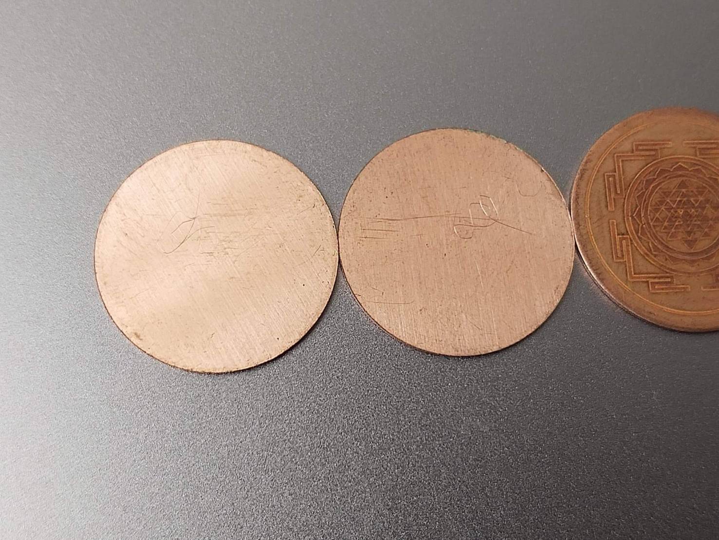 เหรียญแผ่นยันต์มหายันต์ศรีจักรา(เหรียญดึงดูดเงิน) เนื้อทองแดง (หลังจารย์ยันมือ) ปี2562 #รับประกันแท้ - หลวงพ่อพระอาจารย์บ๊ะ วัดโพธิ์กา