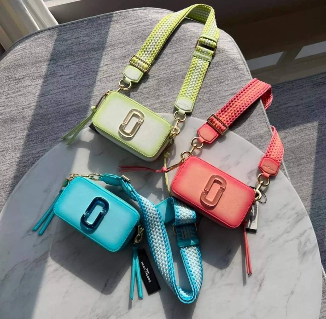 Marc Jacobs Fluoro Edge Snapshot crossbody bag (แอดไลน์ก่อนสั่งซื้อ)