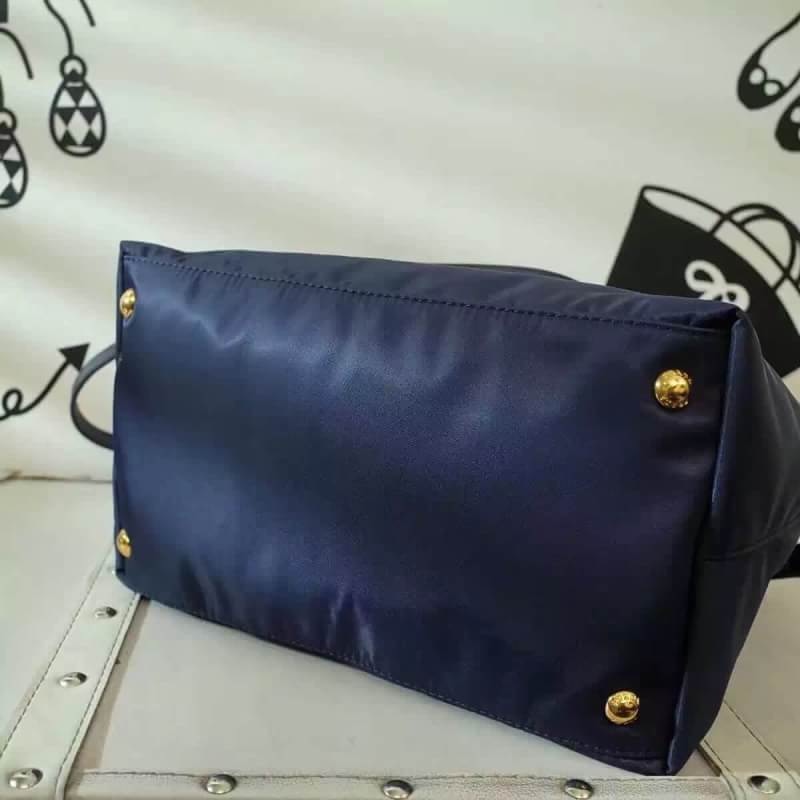 กระเป๋า pd nylon tessuto saffiano tote bag new 12" สีน้ำเงินกรมท่า หนังอิมพอร์ท