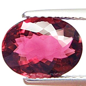 Natural Tourmaline พลอยทัวมาลีน รูปไข่ หนัก 2.29 กะรัต สีชมพูอมม่วง ความสะอาดมองตาเปล่าสะอาดไม่มีตำหนิ ส่องด้วยกล้องขยายสะอาด 90% ไฟดี เจียระไนสวย