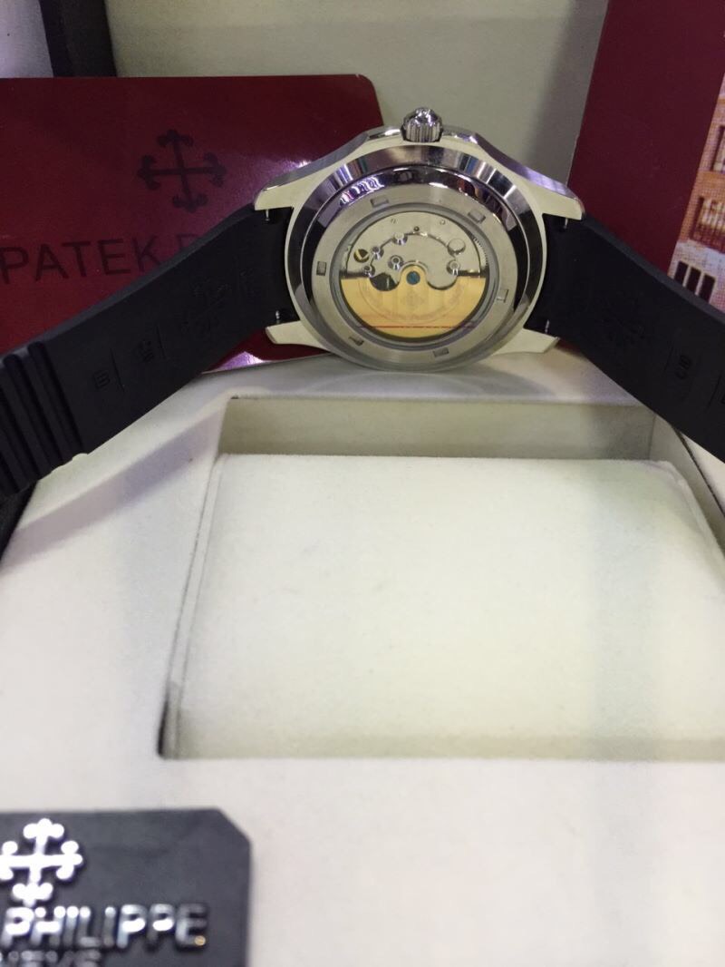 นาฬิกา Patek Philippe รุ่น Aquanaut สีเงิน สายยางสีดำ หน้าปัดสีดำ King Size สวยในสไตล์คุณ