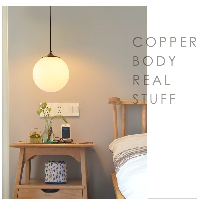 โคมไฟแขวนเพดานหัวเดี่ยวโป๊ะแก้วขาวขุ่นโปร่งแสงทรงกลมตกแต่งโทนสีทองเหลือง [TS017]