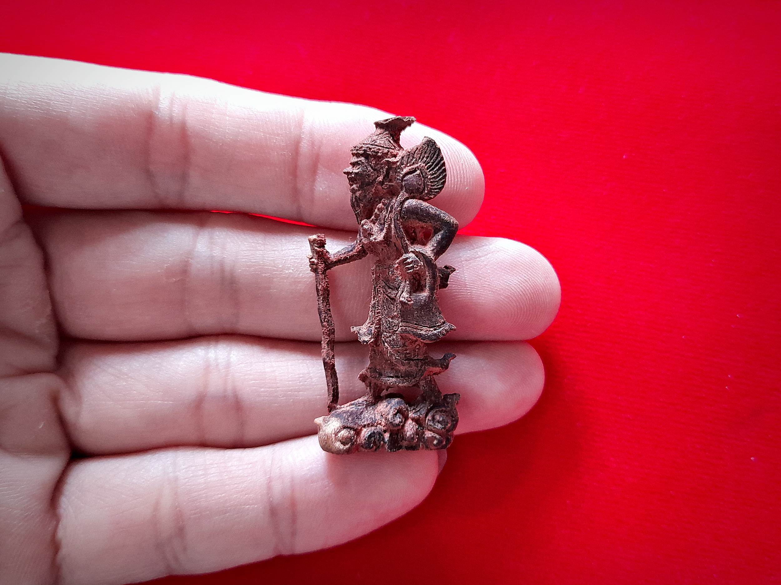 พ่อปู่ พระฤาษี เดินดง เหยียบเมฆ เนื้อไม้แกะสลักแก่นมะขาม(แก่นมะขาม คือ ดีที่สุดในการแกะพระฤาษี) (ขนาดสูง4.5ซม.) ปี2565 (จำนวนการสร้าง227องค์) #รับประกันแท้ - (พุทธคุณอานุภาพ มีอะไรขอท่านช่วยได้ทุกเรื่อง เพราะเป็นเจ้าของสรรพวิชาต่างๆ)