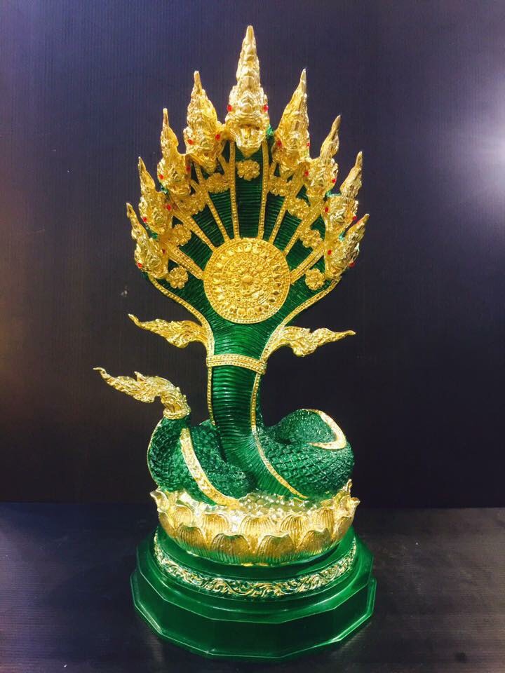 รูปหล่อ พญานาค 9 เศียร เนื้อโลหะ ลงสีเขียว ปิดทอง (ทรง9เศียรชูคอขดตัวดอกบัวตูม) (ขนาดสูง 18นิ้ว)