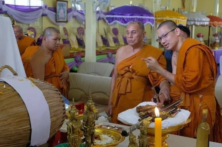 ไม้ครู (ขนาดพกพา 5.9นิ้ว) (จารยันต์ บรรจุ ฝั่งตะกรุด อุดมวลสาร ) (ไม้ครู คือ ทุกสิ่งที่ครูบาอาจารย์ทำไว้ให้ที่ครูมอบให้)) ปี2563 - ปลุกเสกอฐิษฐานจิต บรรจุมวลสาร จารย์ยันต์และตะกรุดด้วยมือ หลวงพ่อบ๊ะ วัดโพธิ์ลังกา