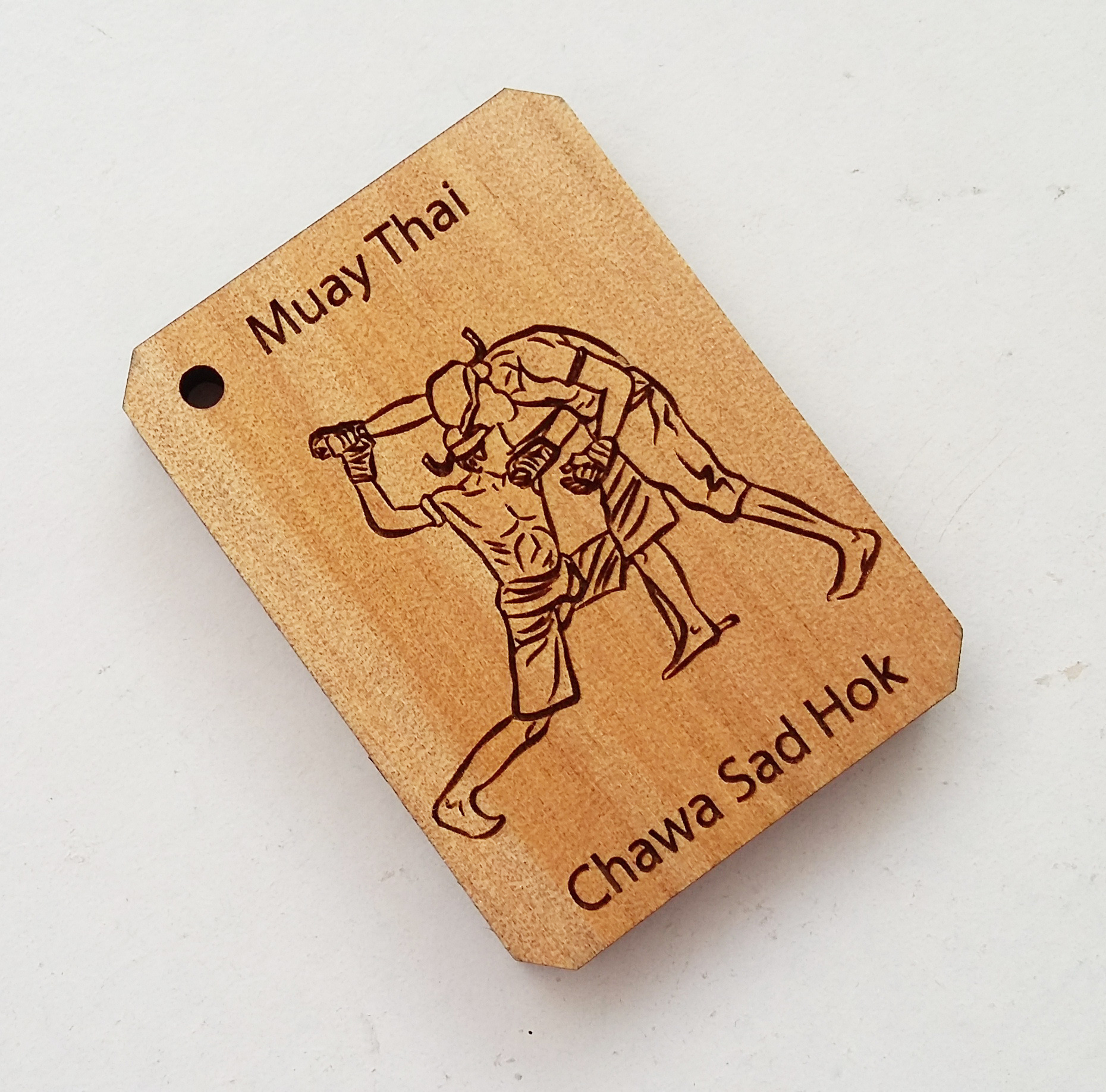 พวงกุญแจไม้แกะสลัก แม่ไม้มวยไทย-ชวาซัดหอก