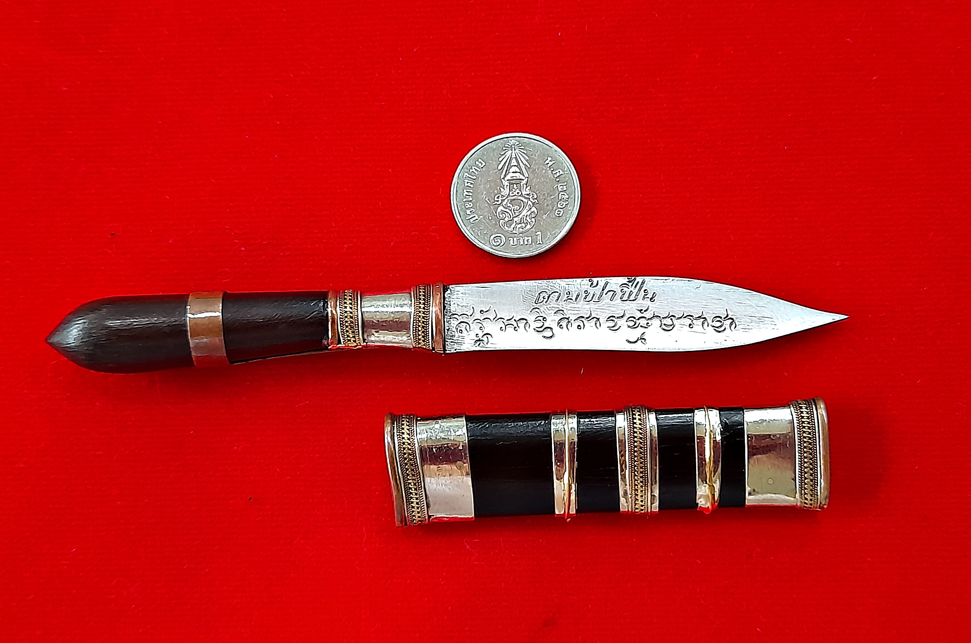 มีดหมอ ดาบฟ้าฝื้น เนื้อไม้มะค่า (บรรจุมวลสาร ตะกรุดเงิน ชนวน มหาสะท้อน มหาระงับ มหาจักรพรรดิ) (เล่มเล็กขนาดพกพา จัดสร้าง56เล่ม) ปี2564 #รับประกันแท้ - (รุ่นนี้ท่านทำให้พิเศษ)