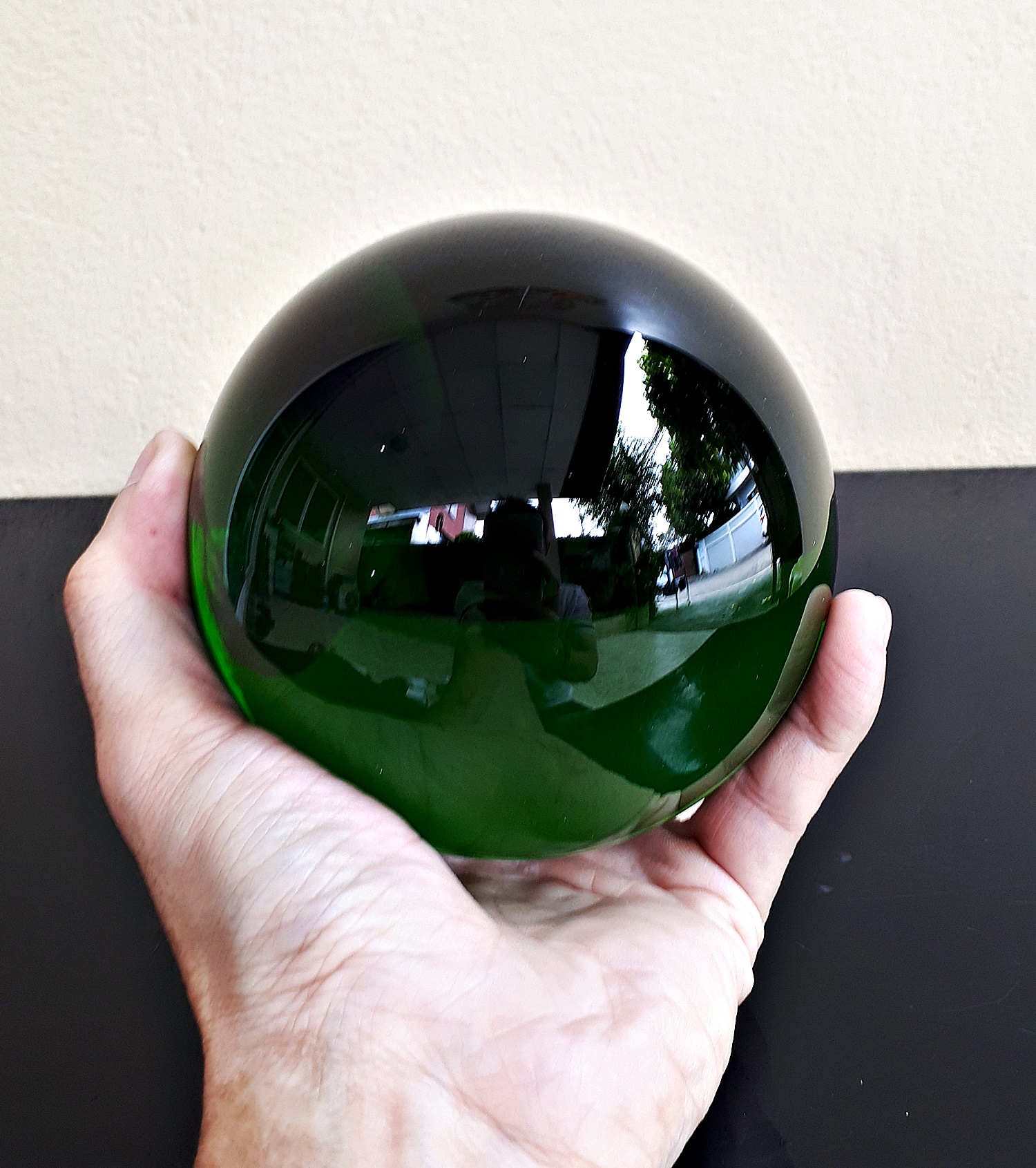 ลูกแก้ว 9 สี สีแดง สีเหลือง สีส้ม สีเขียว สีน้ำเงิน สีม่วง สีชมพู่ สีฟ้า สีดำ ขนาด 4 นิ้ว (11 ซม.) พร้อมฐานตั้งรองวาง