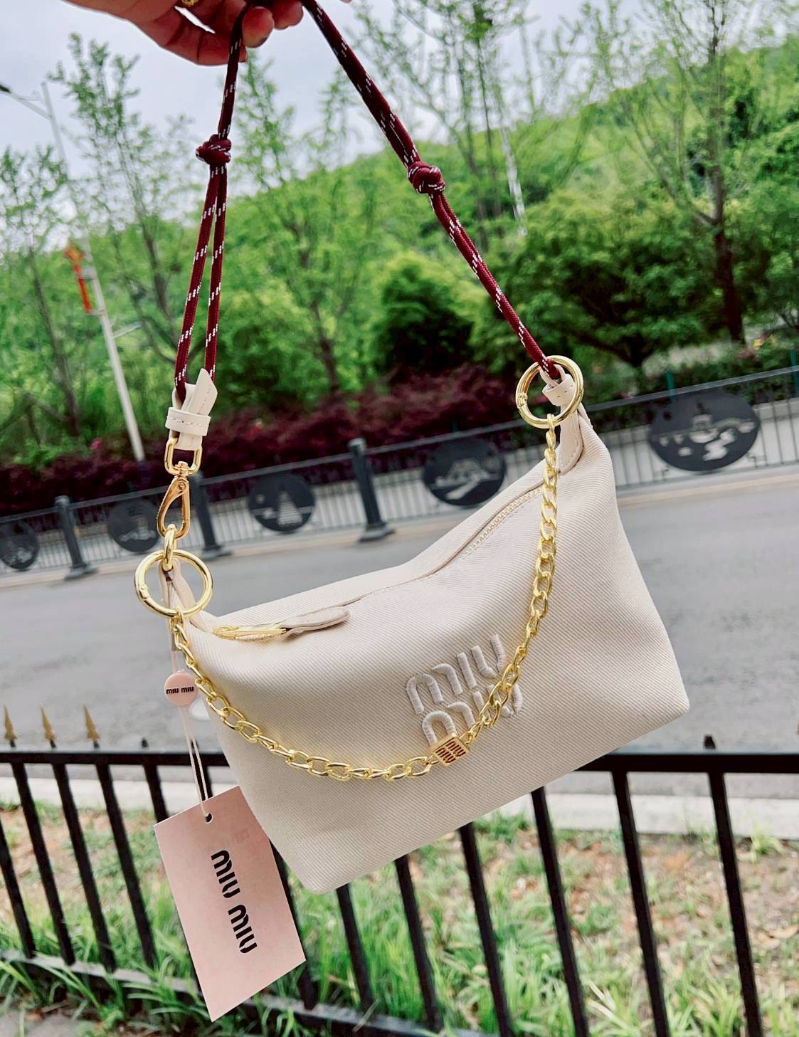 MIU MIU GABARDINE POUCH 2025 (แอดไลน์ก่อนสั่งซื้อ)