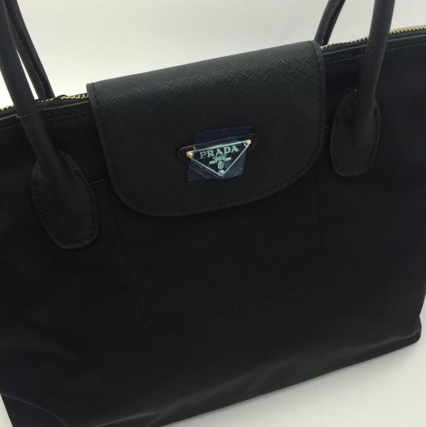 พร้อมส่ง กระเป่า pd nylon tote bag in black 14 นิ้ว สีดำ สุดฮิต