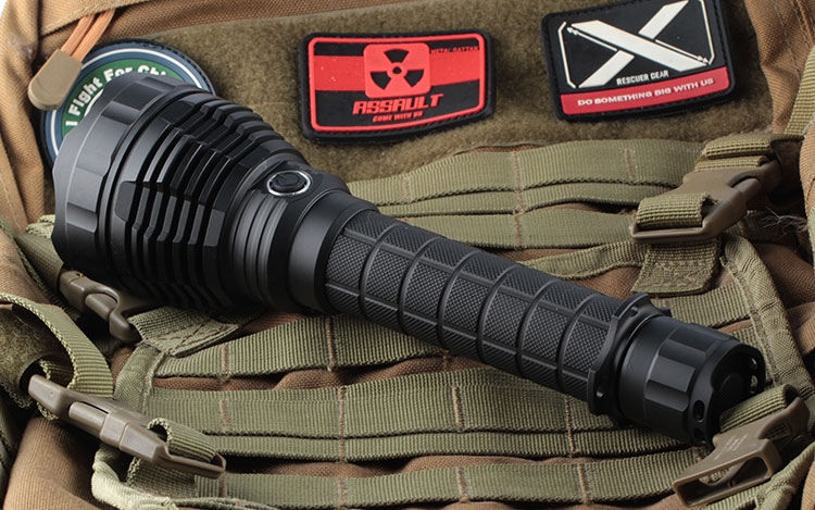 ไฟฉายแรง Convoy L6 หลอด XHP70.2 สว่าง 4300 ลูเมนส์ 5โหมด แสงพุ่ง บอดี้สีดำ (เฉพาะไฟฉาย)