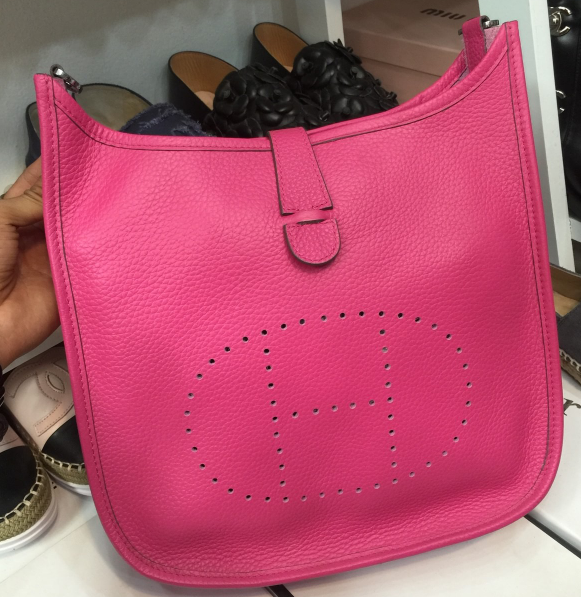 กระเป๋า hm evelyn 11 สีชมพู สีอื่นๆสอบถามเพิ่มเติมได้ค่ะ สต็อกเปลี่ยนตลอด