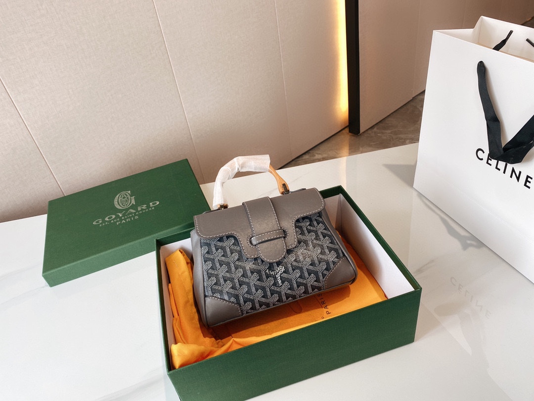 กระเป๋า goya mini saigon bag 20 cm มีหลายสีสอบถามได้ค่ะ