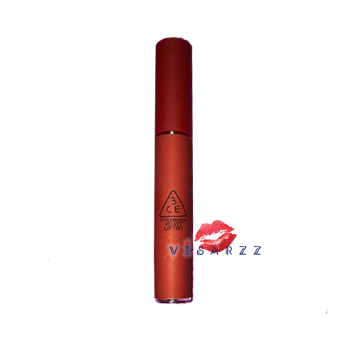 (Red Intense) 3CE Velvet Lip Tint ลิควิดลิปให้ความรู้สึกเบา ไม่หนักปาก แต่ให้ลุคเป็นเนื้อแมตต์ เรียบเนียนดุจกำมะหยี่ และติดทนทั้งวัน