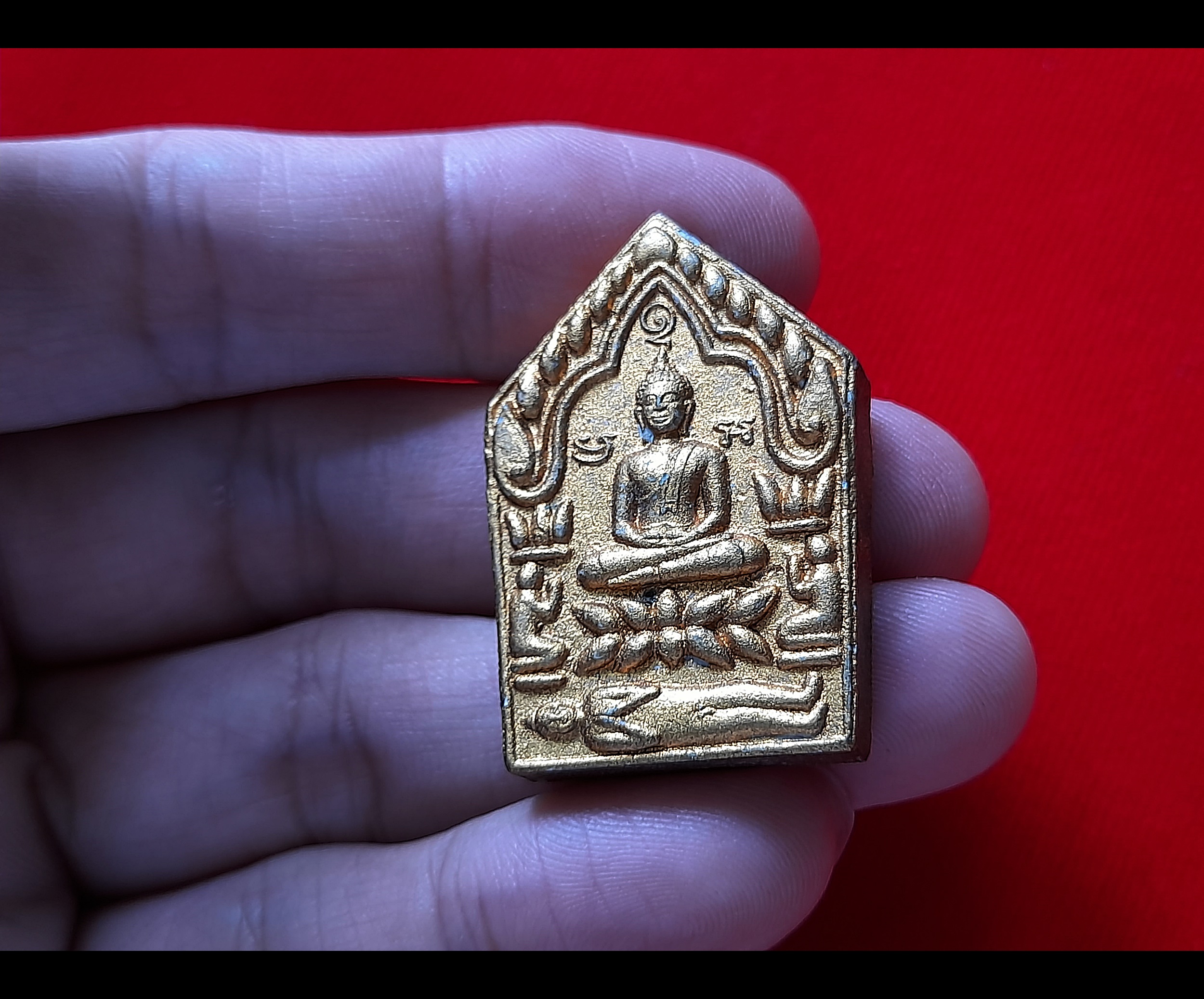 พระขุนแผนพรายกุมาร หน้าทอง #พิมพ์ใหญ่ หลังพิมพ์ลายเซ็นต์ ปี2540 #รับประกันแท้และทัน - หลวงพ่อยงยุทธ วัดเขาไม้แดง จ.ชลบุรี