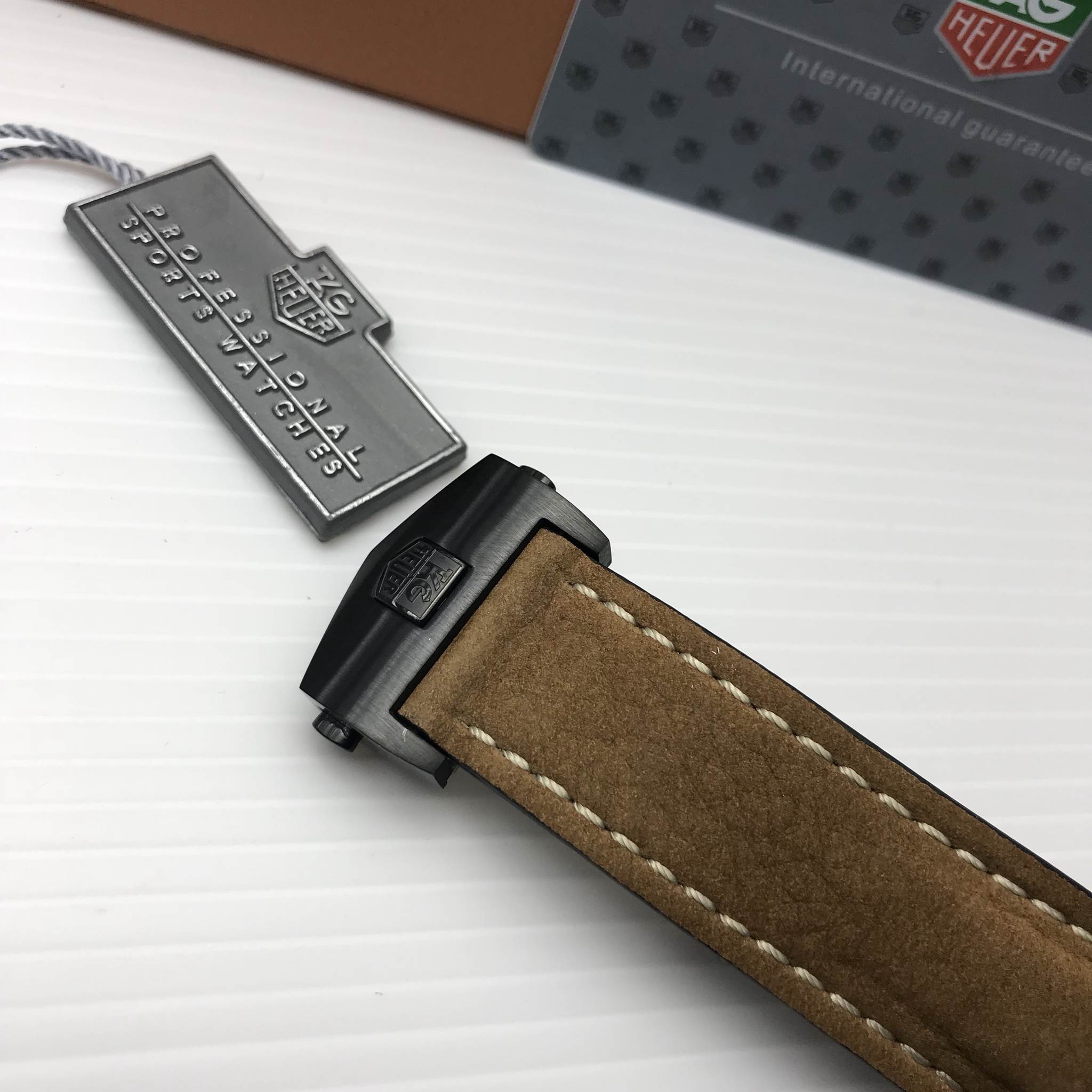 นาฬิกา Tag Heuer Carrera Calibre 16 Day - Date Chronograph Black Titanium - Automatic สายหนังหน้าดำเข็มขาว