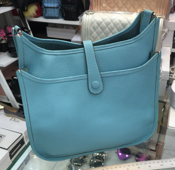 กระเป๋า hm evelyn 11 สีฟ้า สีอื่นๆสอบถามเพิ่มเติมได้ค่ะ สต็อกเปลี่ยนตลอด