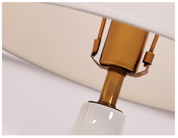 โคมไฟตั้งโต๊ะเซรามิกทรงน้ำเต้าฐานโค้งมนสองระดับสไตล์ Modern Classic สีขาวนวล โป๊ะผ้าโทนสีขาว [XG544]