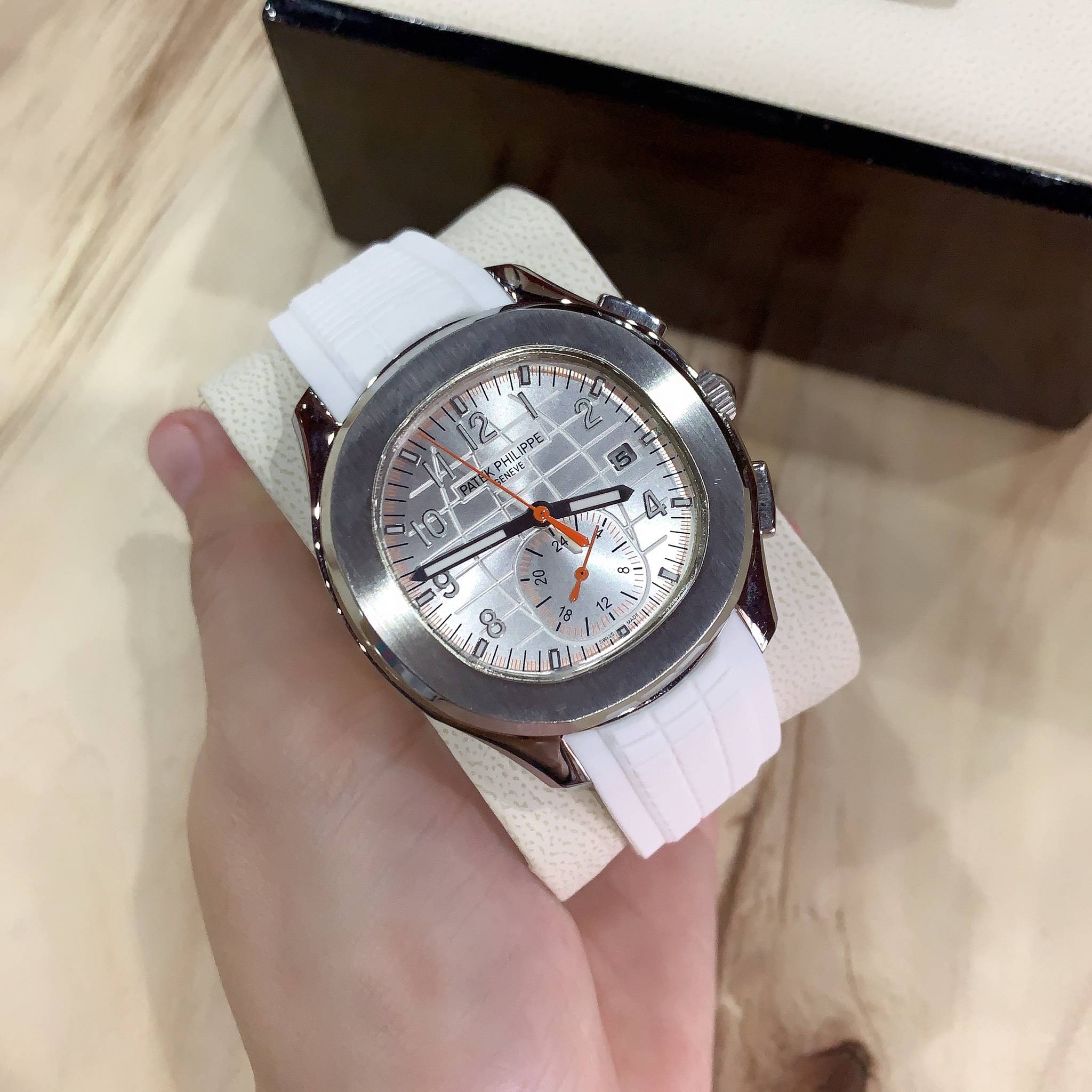 นาฬิกา Patek Philippe Aquanaut Mirror Swiss สายขาว