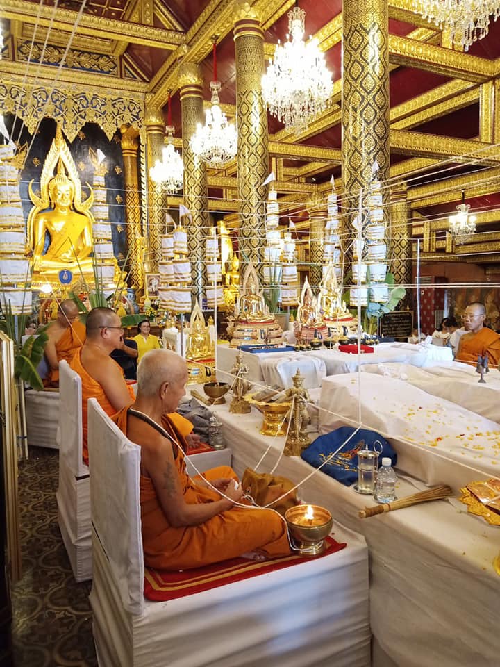 พระกริ่ง จักรพรรดิ์ มนต์พระกาฬ เนื้อนวะโลหะชั้นครู ปี2562 (ใต้ฐานบรรจุเส้นเกศา หลวงพ่อกวย วัดโฆสิตาราม ,หลวงพ่อเย็น วัดสระเปรียญ หลวงพ่อปรง วัดธรรมเจดีย์) - หลวงพ่อเล็ก วัดท่าขนุน (อฐิษฐานจิตปลุกเสก ณ วัดพระพุทธชินราช ปี2562))