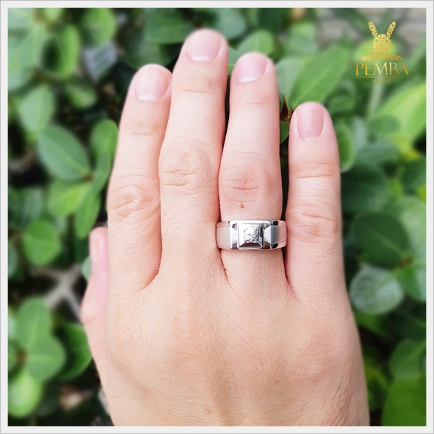 แหวนเพทายขาว สวยใสดั่งเพชรแท้ ดีไซน์เรียบๆ ดูดีมีสไตล์