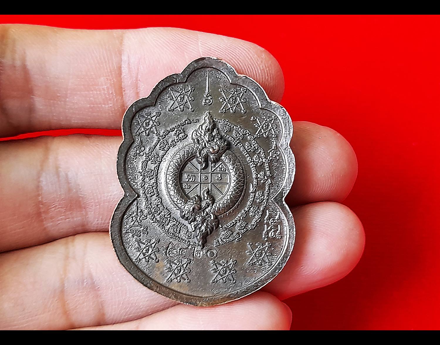 เหรียญพญานาคราช 7เศียร 9ตะกูล (เนื้อนวะพรายเงิน (มีส่วนผสมของ ทองคำและเงิน) ปี2564 หลังบวงนาคบาศ มีกินไม่รู้สิ้น มีกินไม่มีอด ผูกดวงยันต์หนุนเสริมพลิกดวงชะตา #พุทธคุณโชคลาภค้าขายส่งเสริมธุรกิจกิจการเรียกเงินหมุนเวียน หนุนเสริมดวงชะตาชีวิต #รับประกันแท้