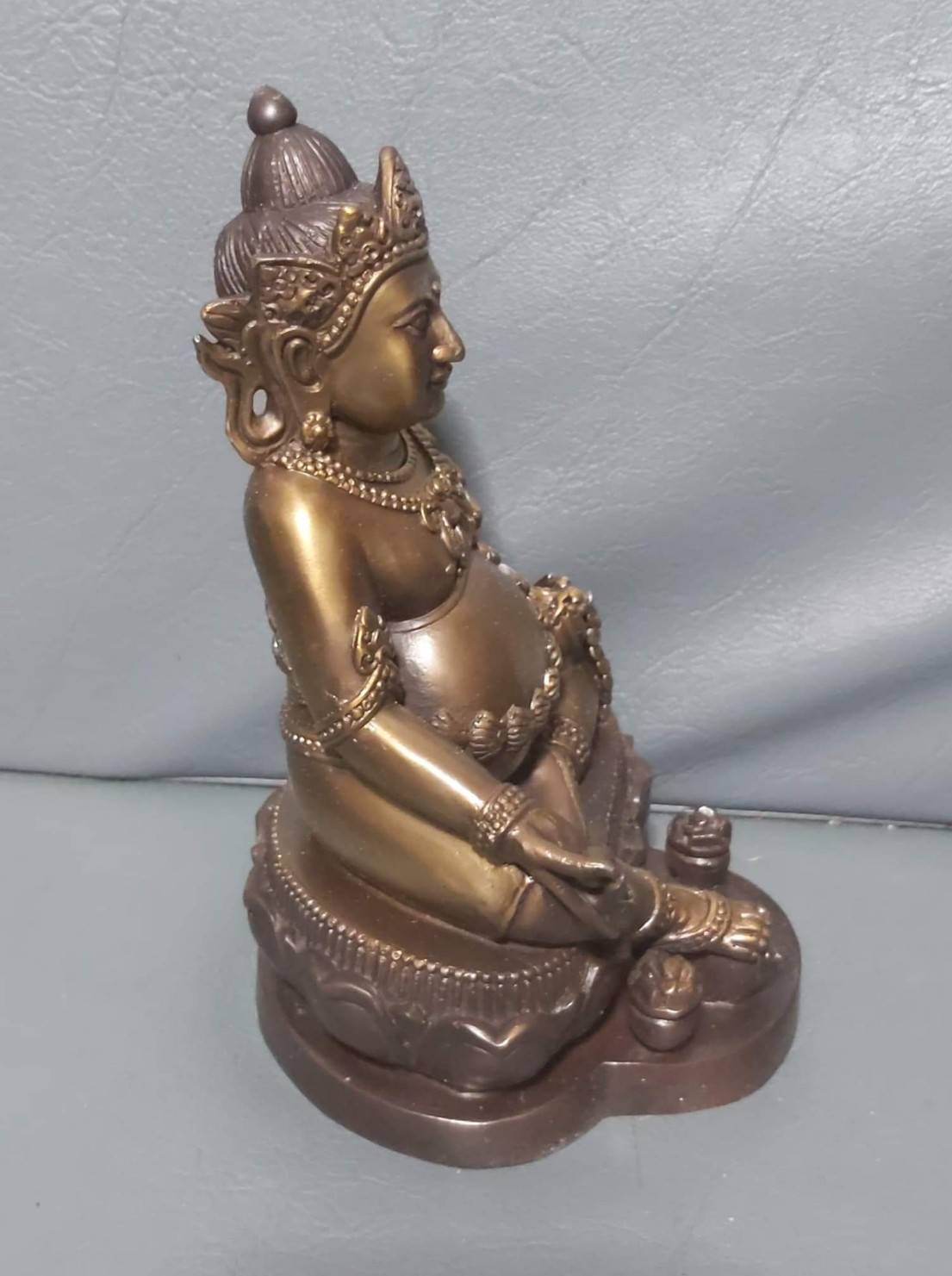 รูปหล่อ ท้าวเวสสุวรรณ ปาง ไฉ่ซิงเอี๊ย(ธนบดี) นั่งรับทรัพย์ เนื้อทองเหลือง ปี2564 #รับประกันแท้ - (เทพเจ้าแห่งโชคลาภ ความมั่งคั่ง) (ขนาดตั้งบูชา หน้าตัก4นิ้ว ฐาน4นิ้วครึ่ง สูง6นิ้ว) #พิธีนี้ไฉ่ซิงเอี๊ยท่านมาสงเคราะห์ปลุกเสกเอง