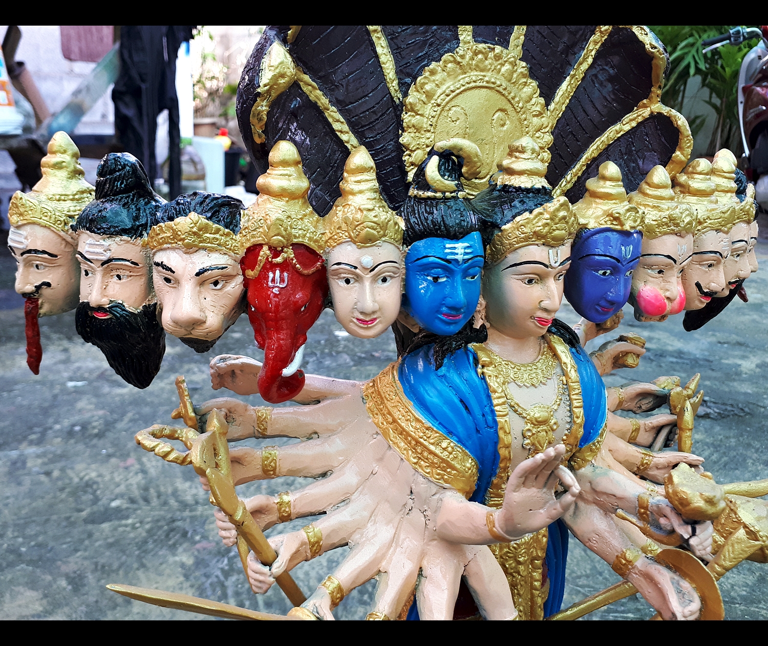 รูปหล่อ เทวรูป พระนารายณ์เปิดโลก (13หน้า 20กร) เนื้อโลหะลงสี (ขายปลีก ขายส่ง) (สั่งทำสั่งหล่อจำนวนหลายองค์)