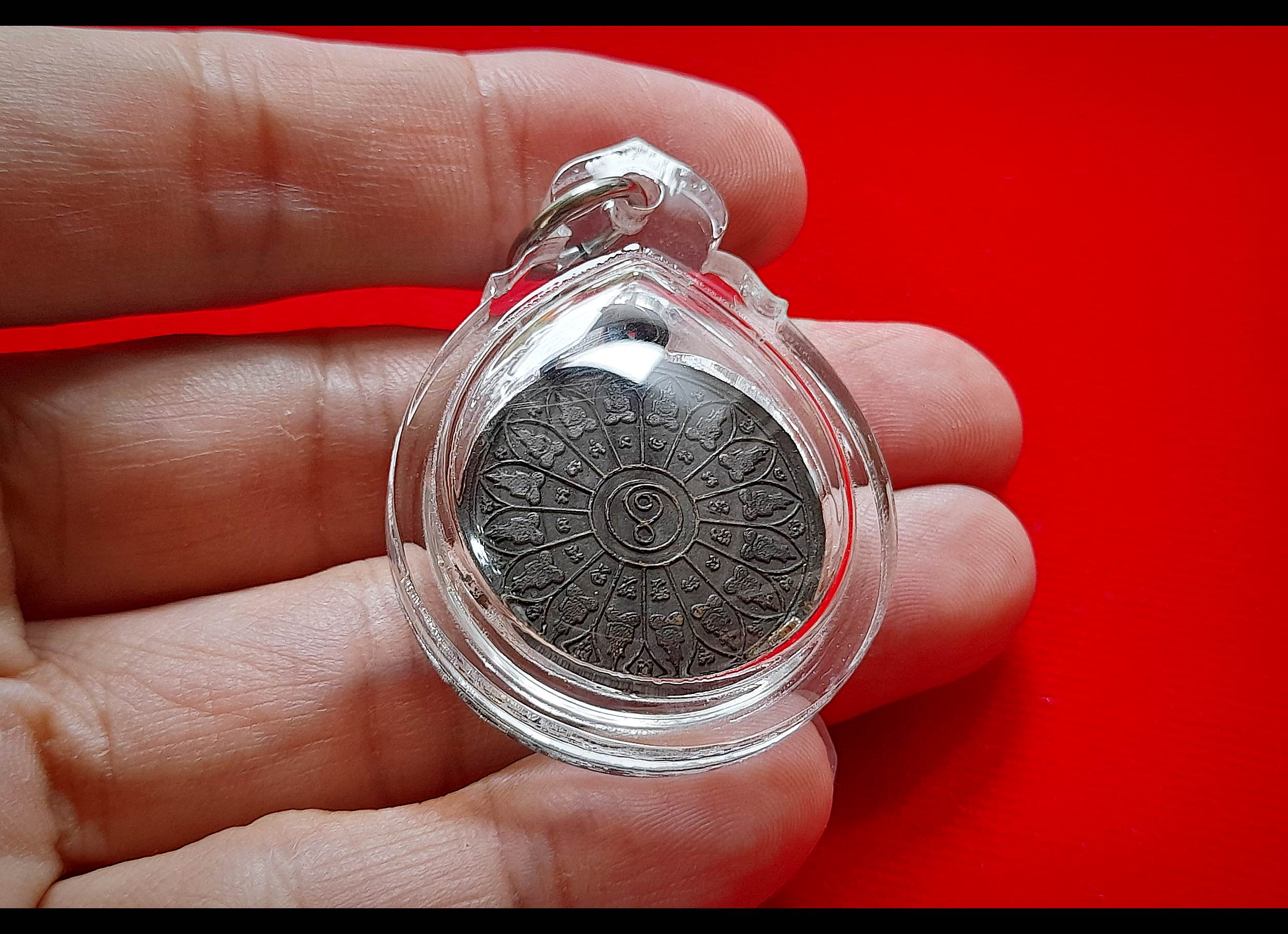 เหรียญ หลวงปู่รอดเสือ วัดประดู่ทรงธรรม หลังมยันต์พระพุทธเจ้า๑๖พระองค์ เนื้อทองแดง ปี2525 #รับประกันแท้ - หลวงพ่อยงยุทธ วัดเขาไม้แดง จ.ชลบุรี (ร่วมปลุก ในโบสถ์มหาอุต ที่วัดประดู่ทรงธรรม ปี2525)