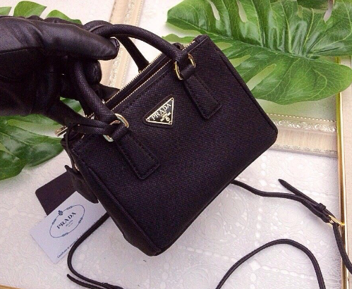 กระเป๋า pd saffiano double zip mini crossbody สีดำ