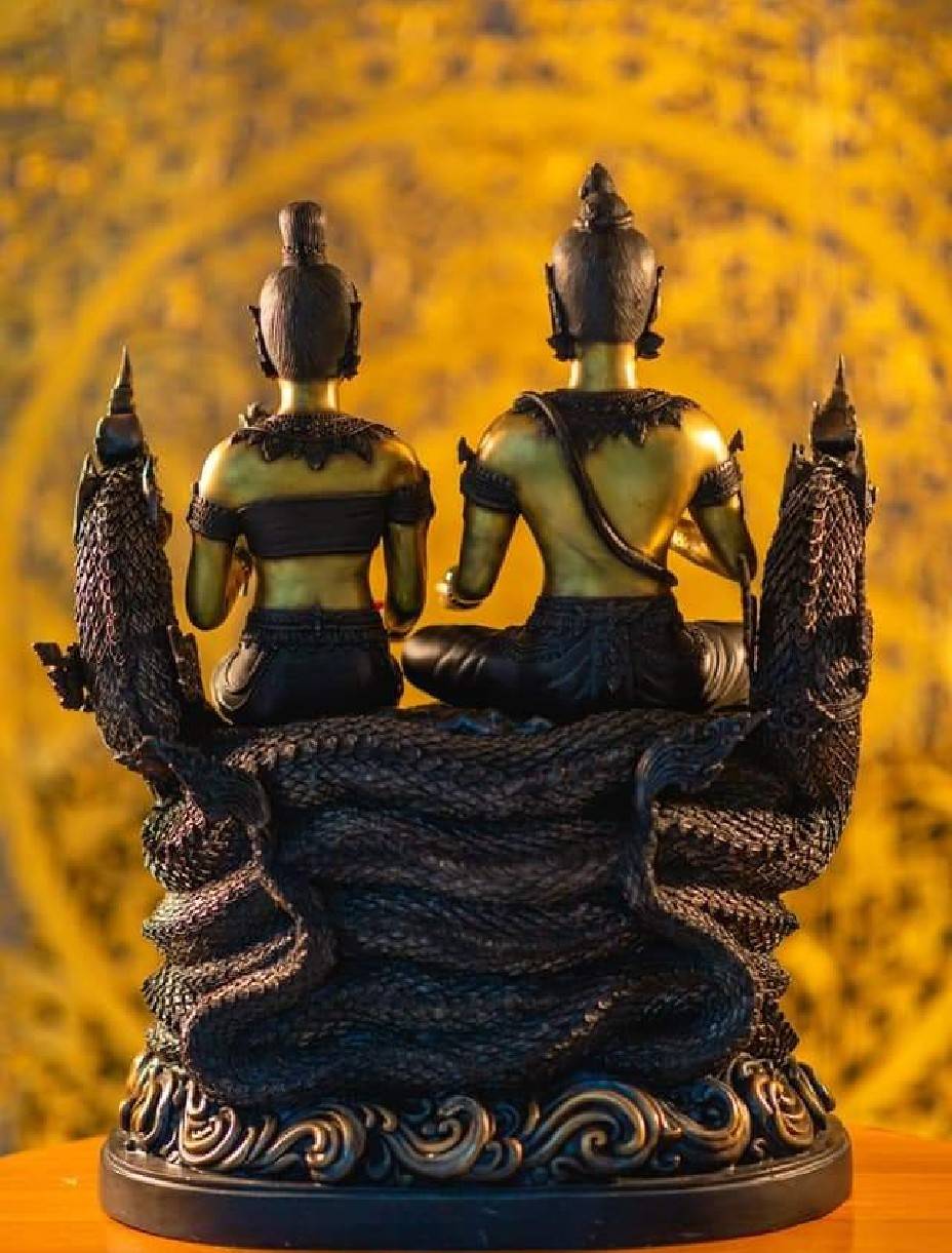 รูปหล่อ พญานาคราชคู่ (ท่านปู่นาคา-ปู่ศรีสุทโธ ท่านยานาคี-ศรีปทุมวัน) นั่งบัลลังก์ เนื้อโลหะทองเหลือง (หน้าตัก 9นิ้ว)